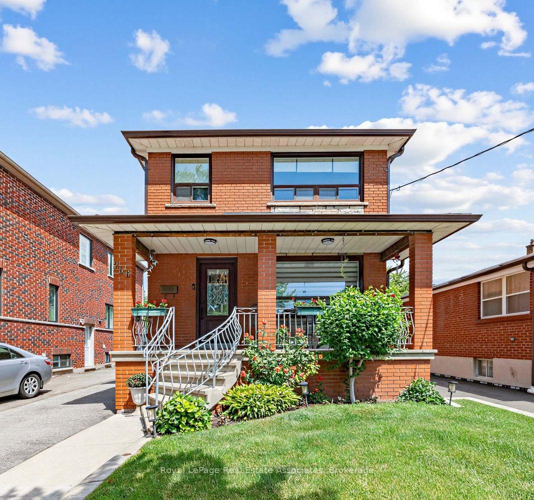 256 John Street, Toronto W04, ON, exterior
