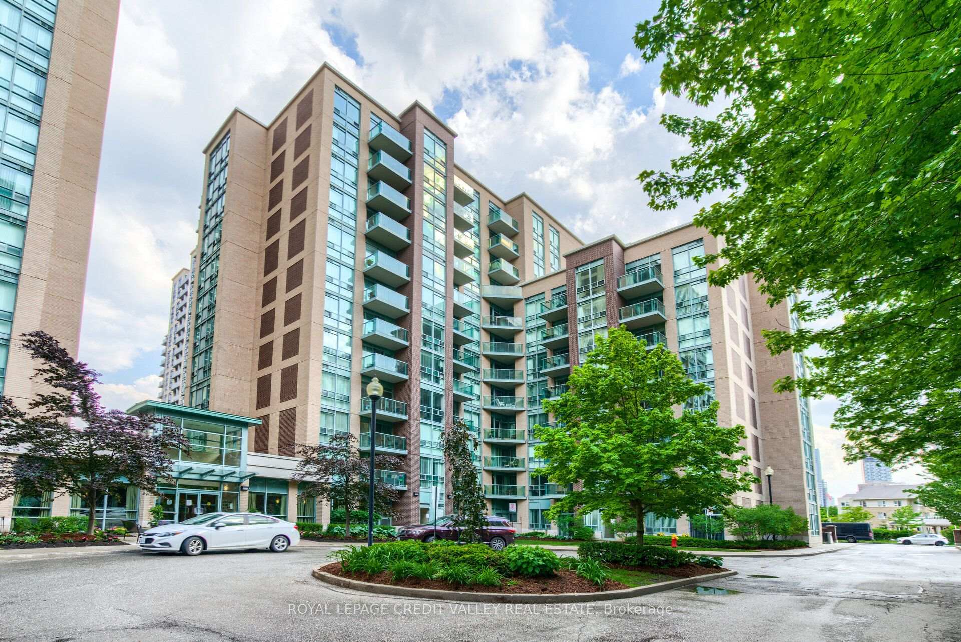 902 - 9 Michael Power Place, Toronto W08, ON, exterior