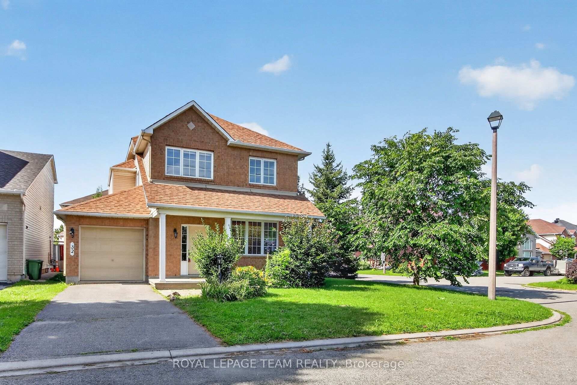32 Vistapointe Drive, Barrhaven, ON, exterior