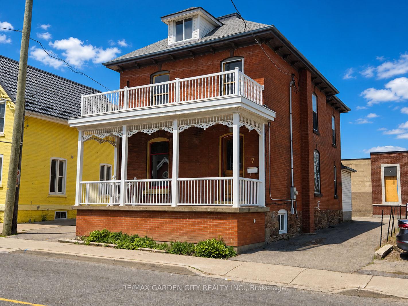 7 ONTARIO Street, Grimsby, ON, exterior