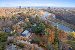 1470 Pinetree Crescent, Mississauga, ON, exterior