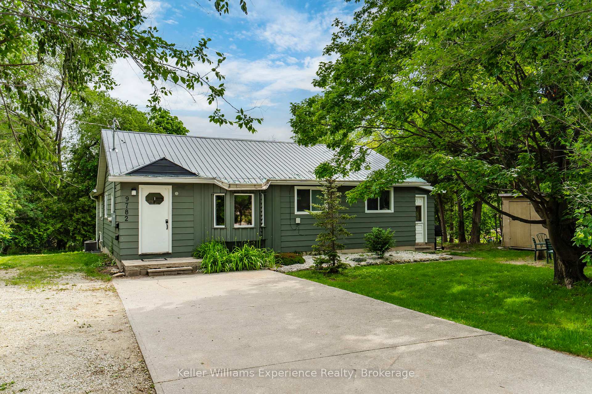 9782 Beachwood Drive, Collingwood, ON, exterior