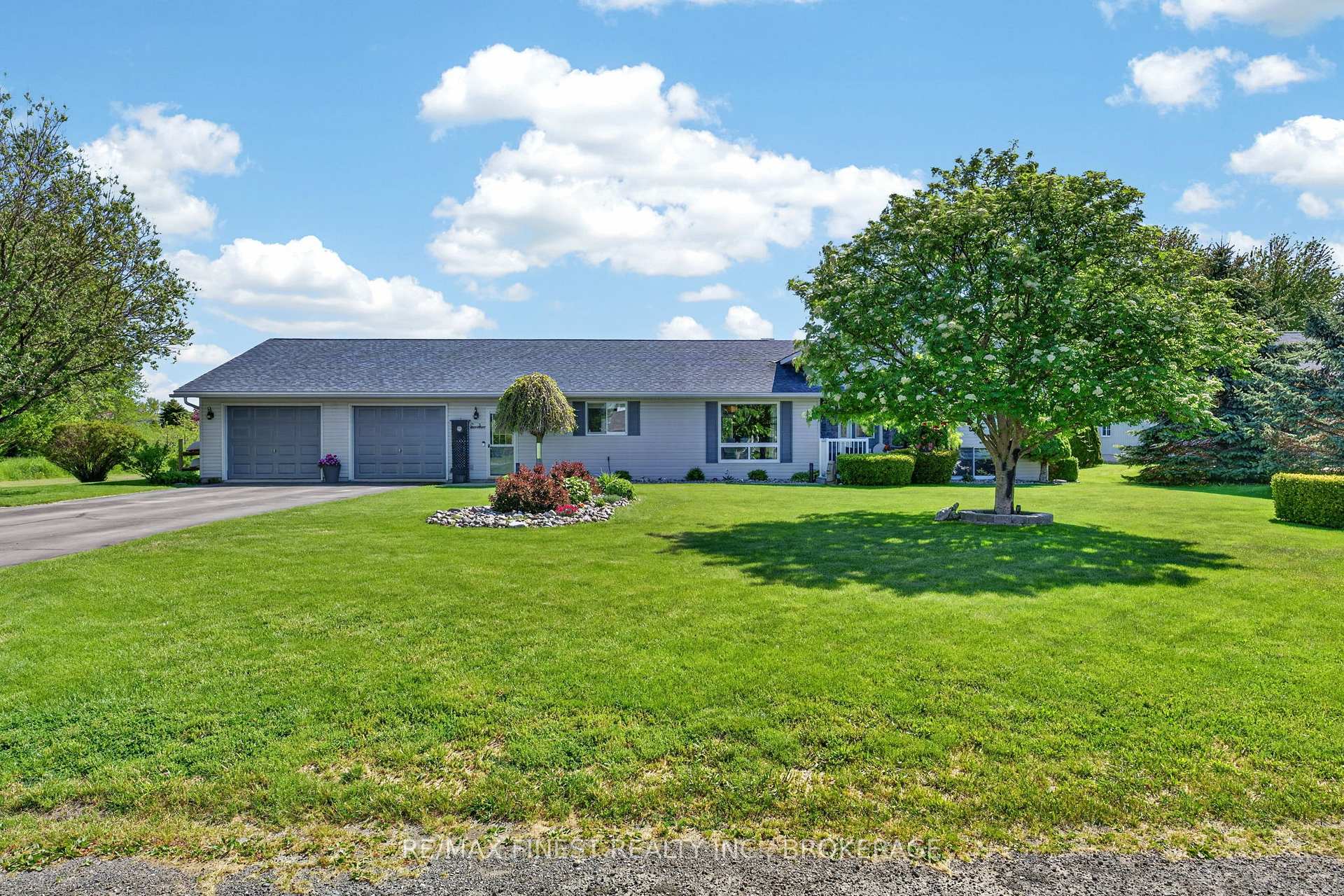 3 Mary Avenue, Prince Edward County, ON, exterior