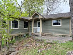113-5 - 1052 Rat Bay Road, Lake of Bays, ON, exterior