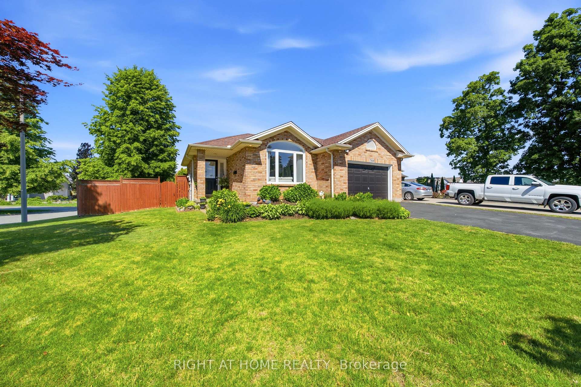 7505 Nadia Court, Niagara Falls, ON, exterior