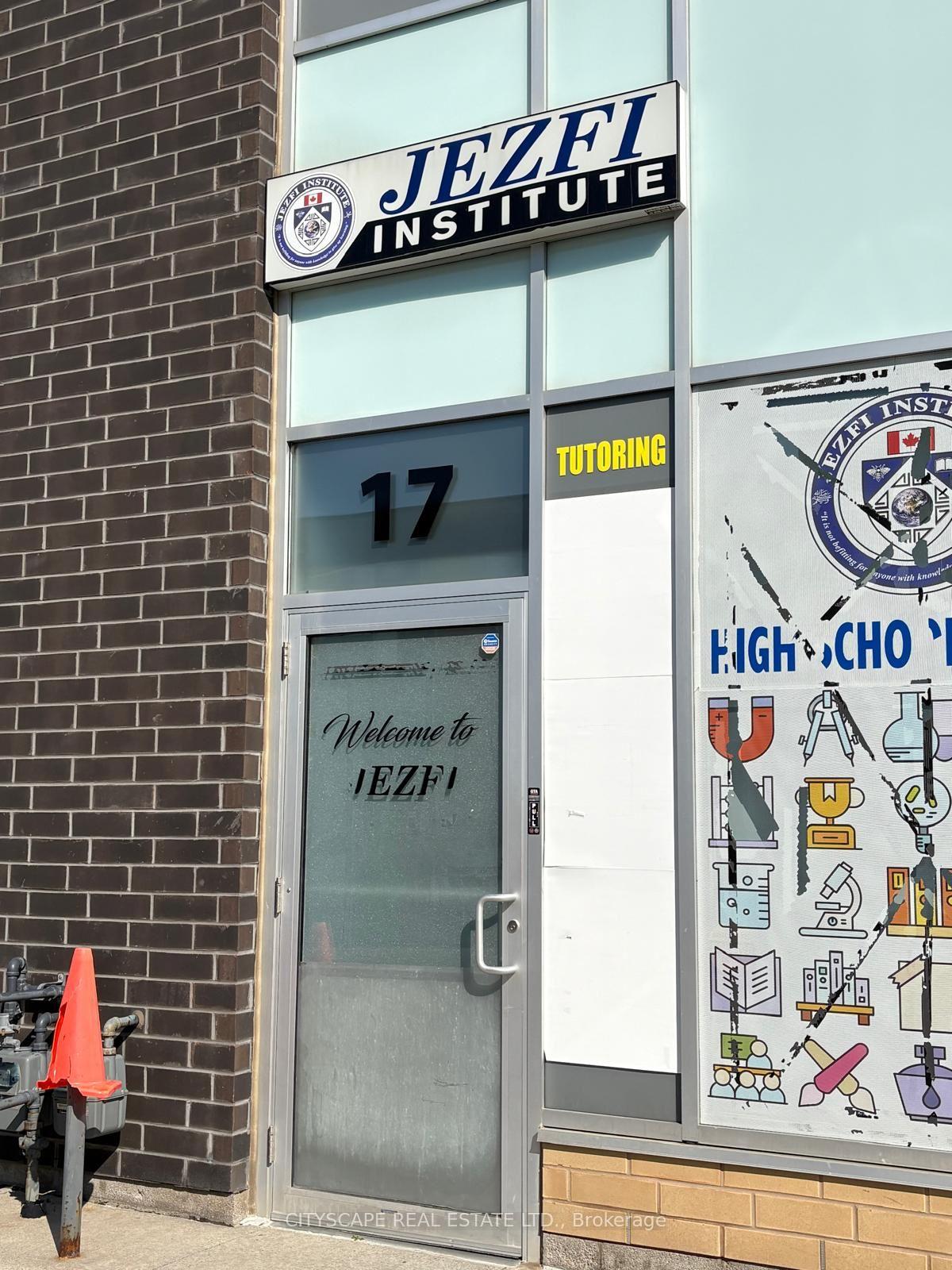 17 - 1235 Queensway Way E, Mississauga, ON, exterior