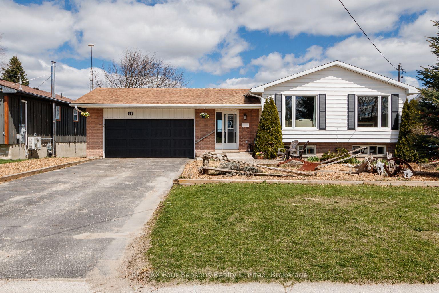 13 Clugston Drive, Grey Highlands, ON, exterior