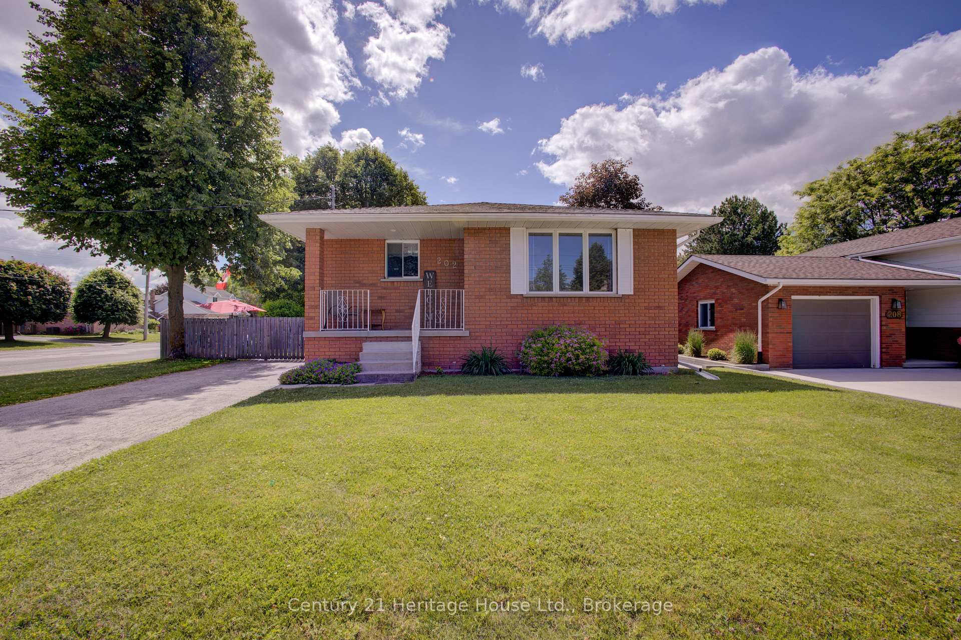 202 15th Avenue, Hanover, ON, exterior