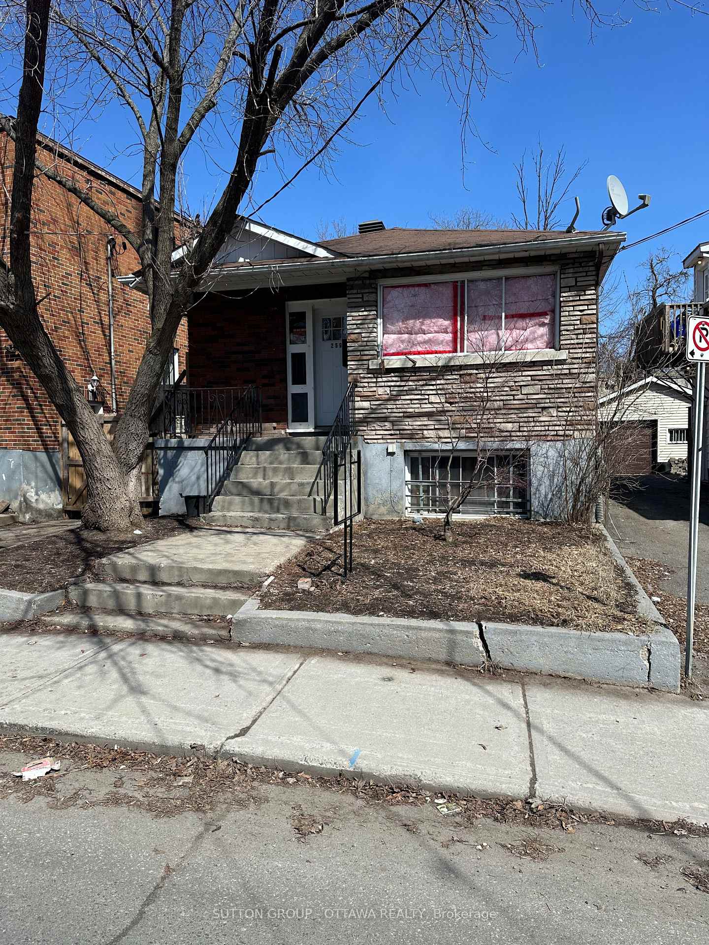 259 Granville Street N, Vanier and Kingsview Park, ON, exterior
