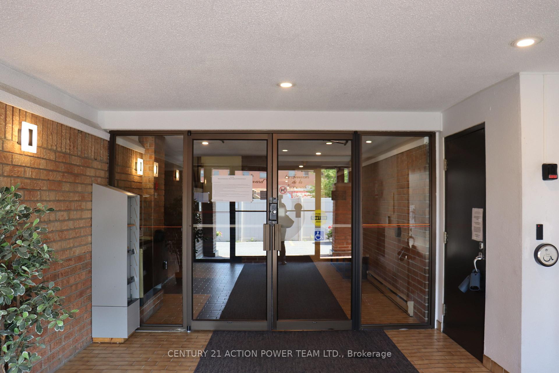206 - 316 Savard Avenue, Vanier and Kingsview Park, ON, exterior