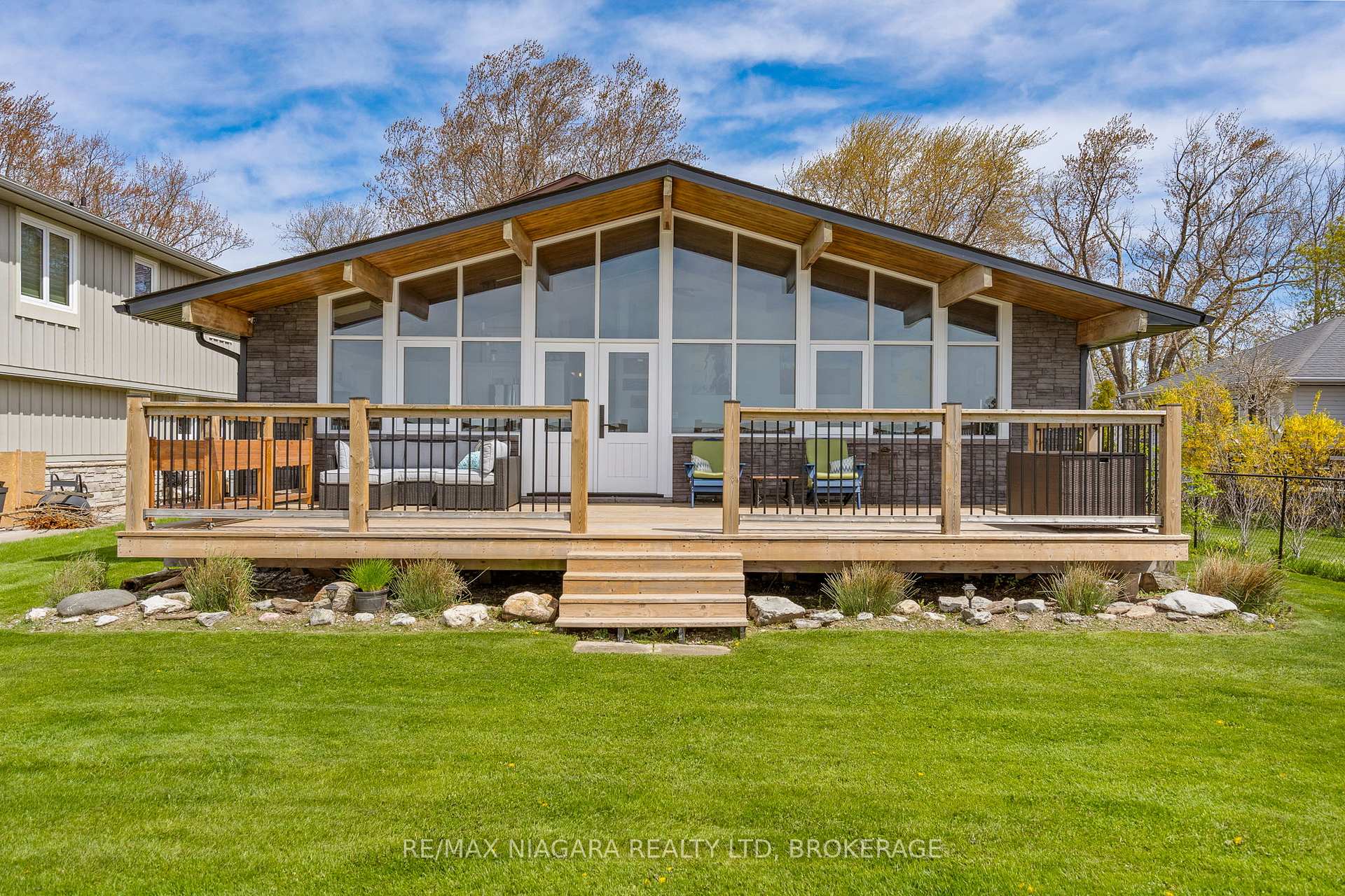 10825 Lakeshore Road W, Wainfleet, ON, exterior