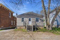 38 Oak Street, Belleville, ON, exterior