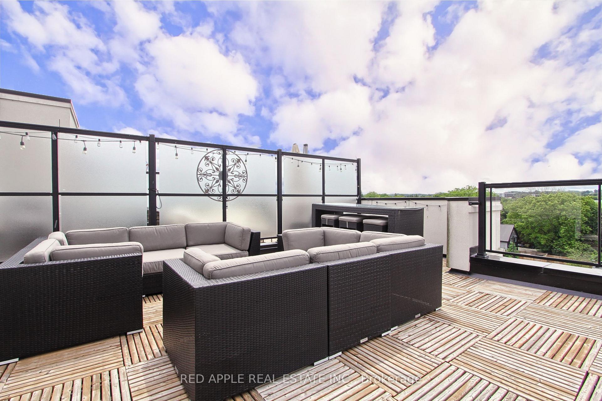 110 - 600 Alex Gardner Circle, Aurora, ON, exterior