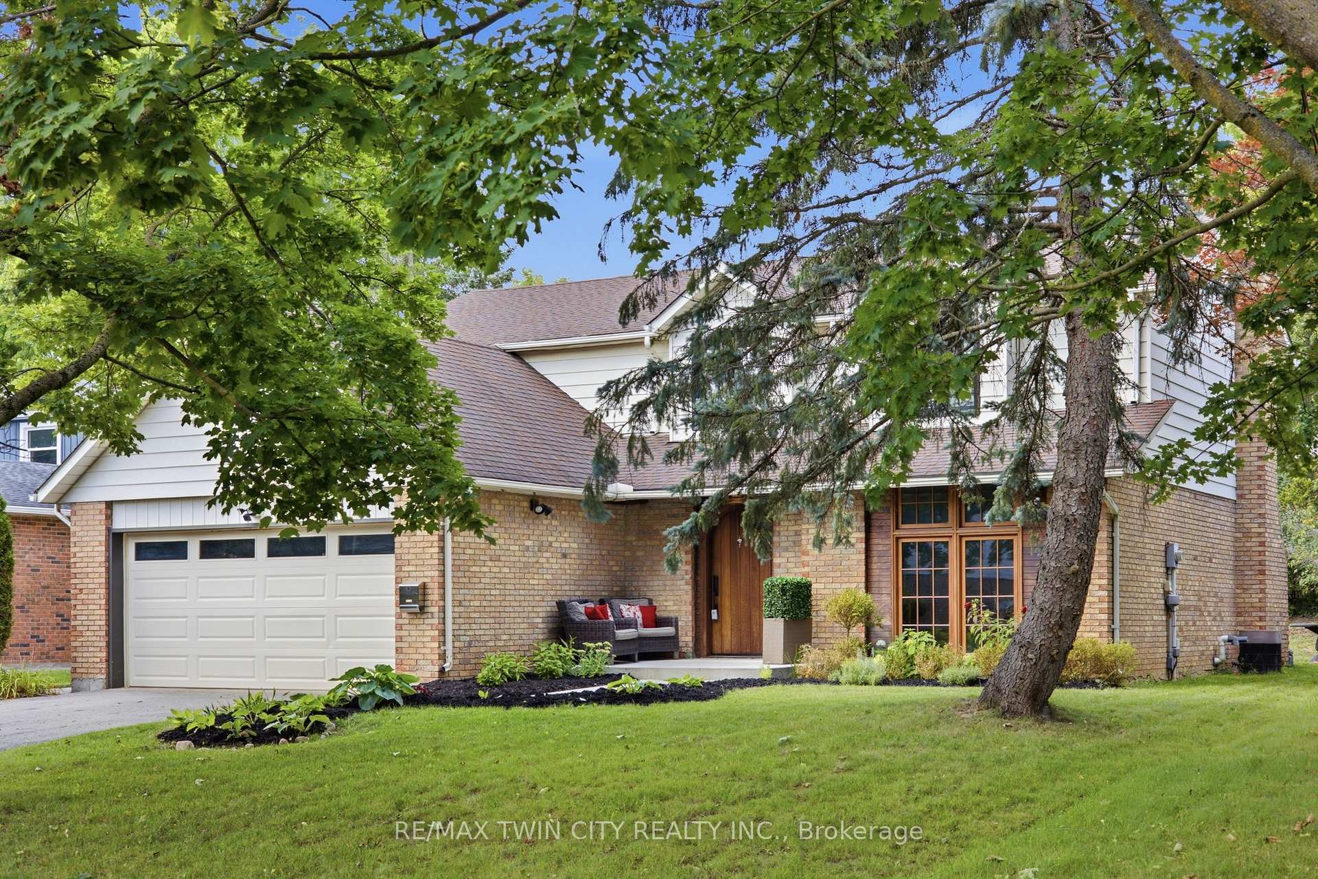 416 Clairbrook Crescent, Waterloo, ON, exterior