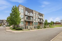 102 - 3 Applewood Lane, Toronto W08, ON, exterior