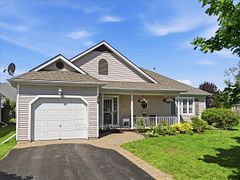 26 Lockwood Drive, Brighton, ON, exterior