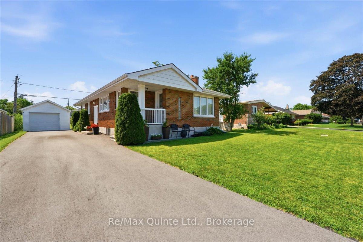 4 Gould Street, Quinte West, ON, exterior