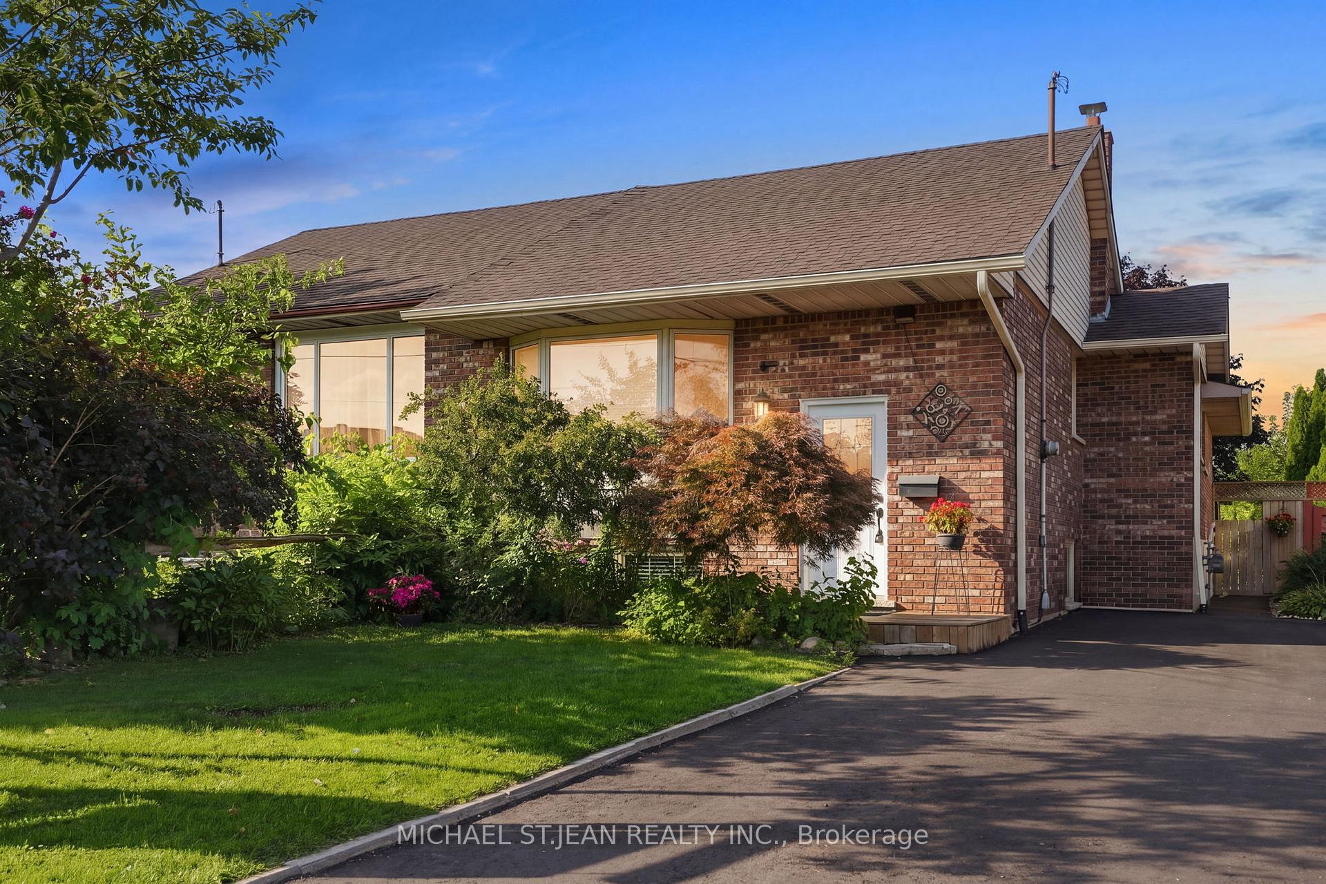 50 Adis Avenue, Hamilton, ON, exterior