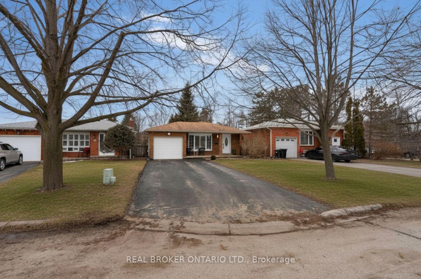 15 Buchanan Street, Barrie, ON, exterior