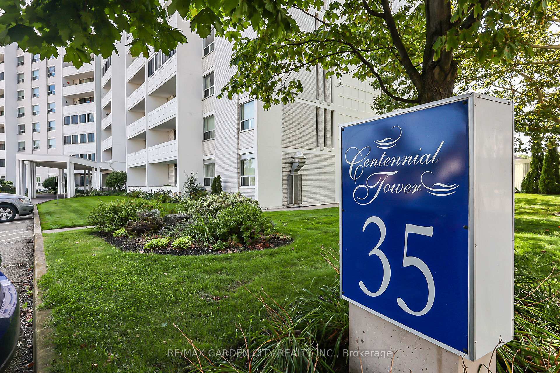 106 - 35 Towering Heights Boulevard, St. Catharines, ON, exterior