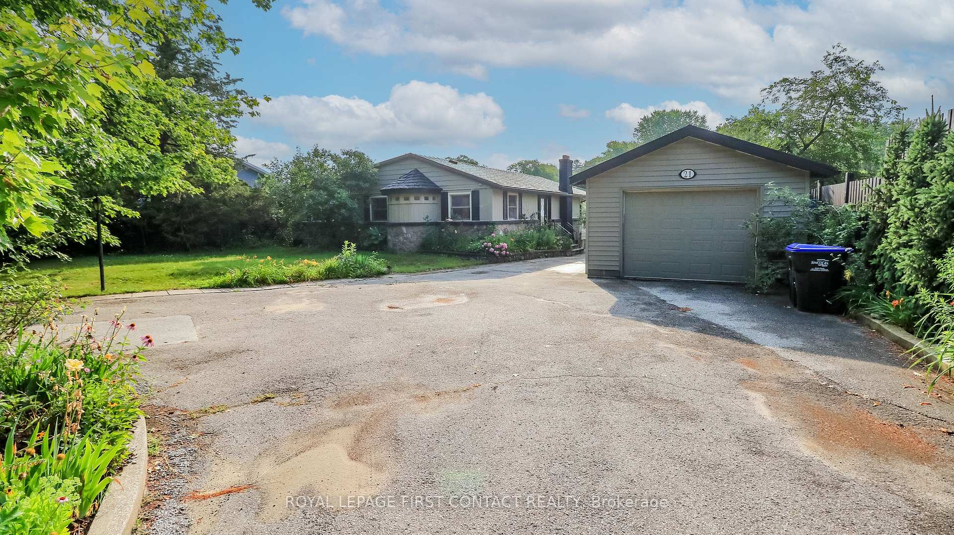 21 Sunnidale Road, Wasaga Beach, ON, exterior