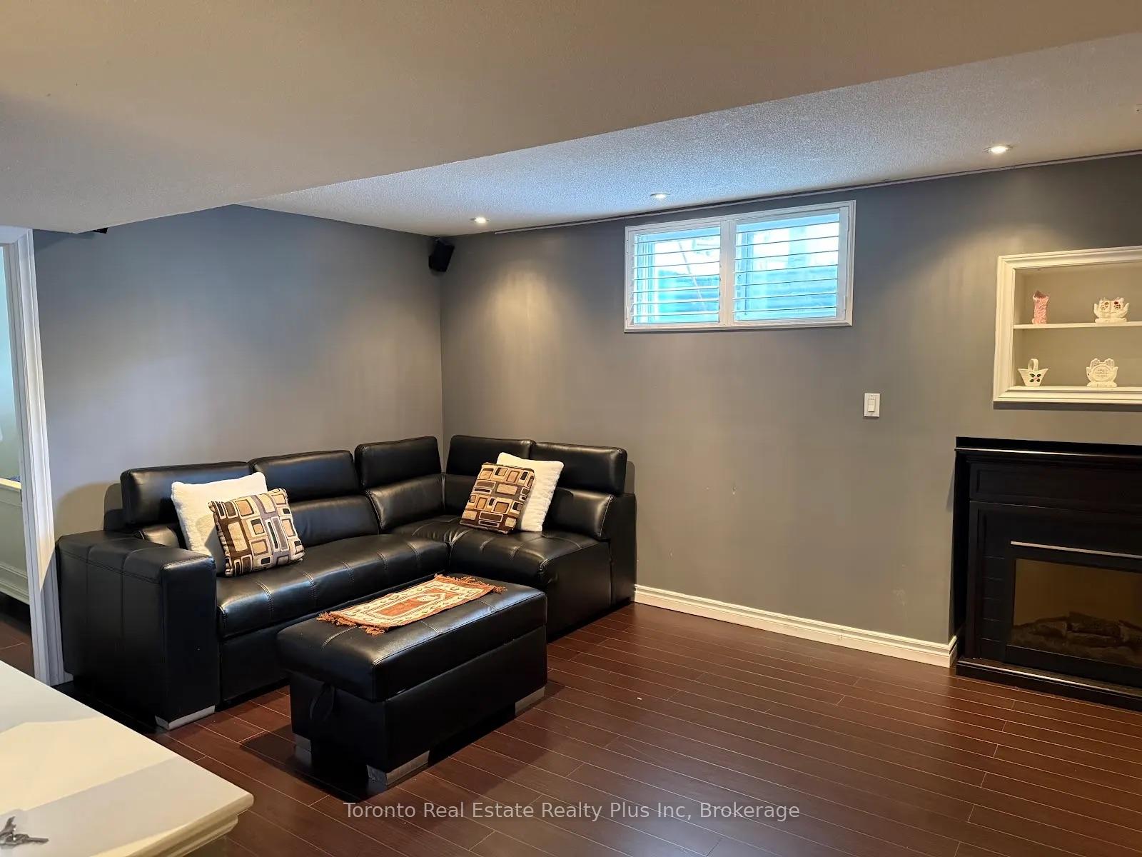 BSMT - 4 Paddington Road, Brampton, ON, exterior