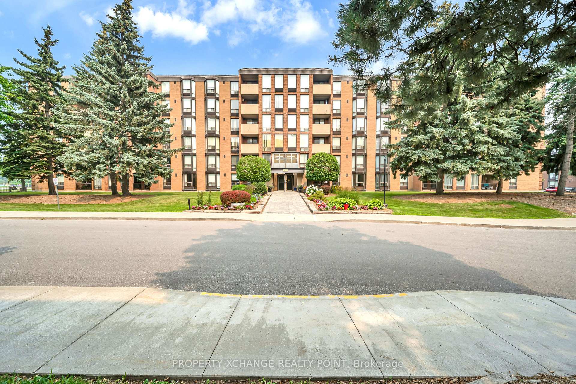109 - 1535 Diefenbaker Court, Pickering, ON, exterior