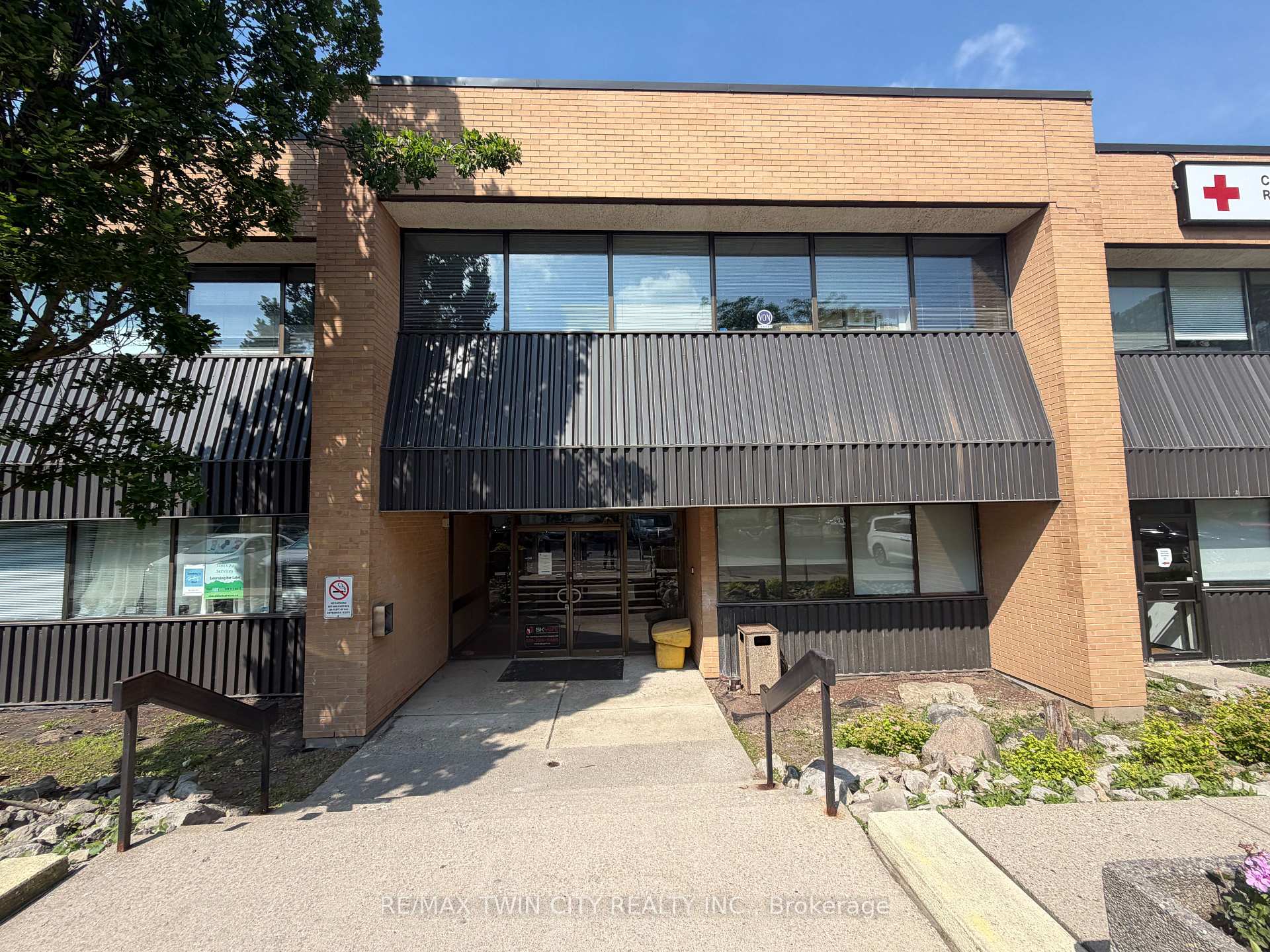 102 - 446 Grey Street, Brantford, ON, exterior