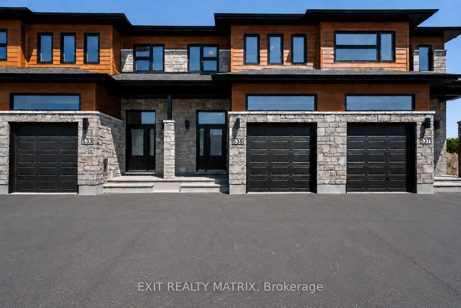535 Regina Street, Russell, ON, exterior