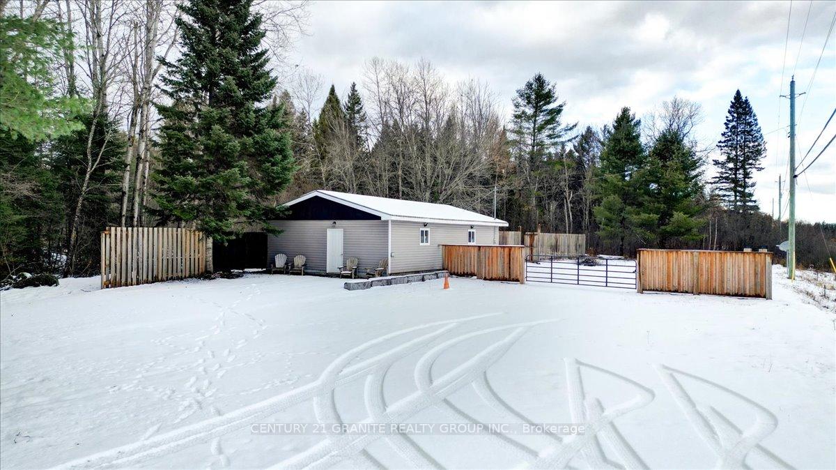 1725 Loop Road, Highlands East, ON, exterior