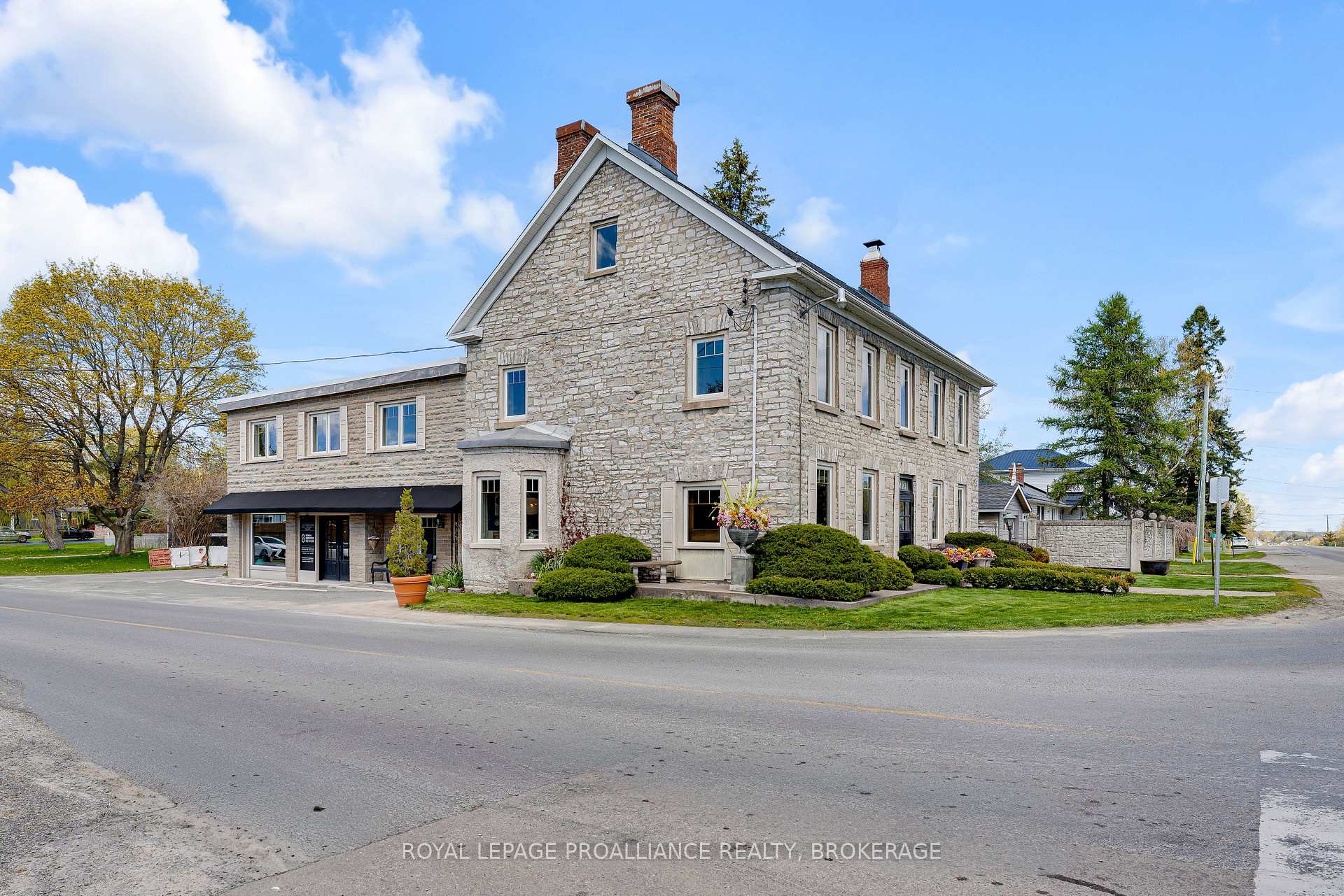1863 Sydenham Road, Kingston, ON, exterior