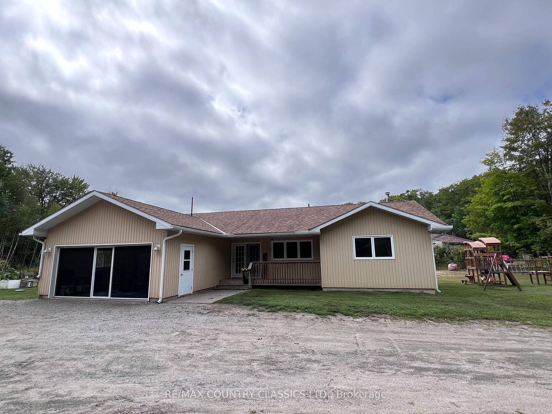 3952 Loop Road, Highlands East, ON, exterior