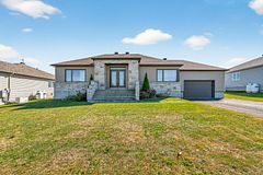 18 Calco Crescent, North Stormont, ON, exterior