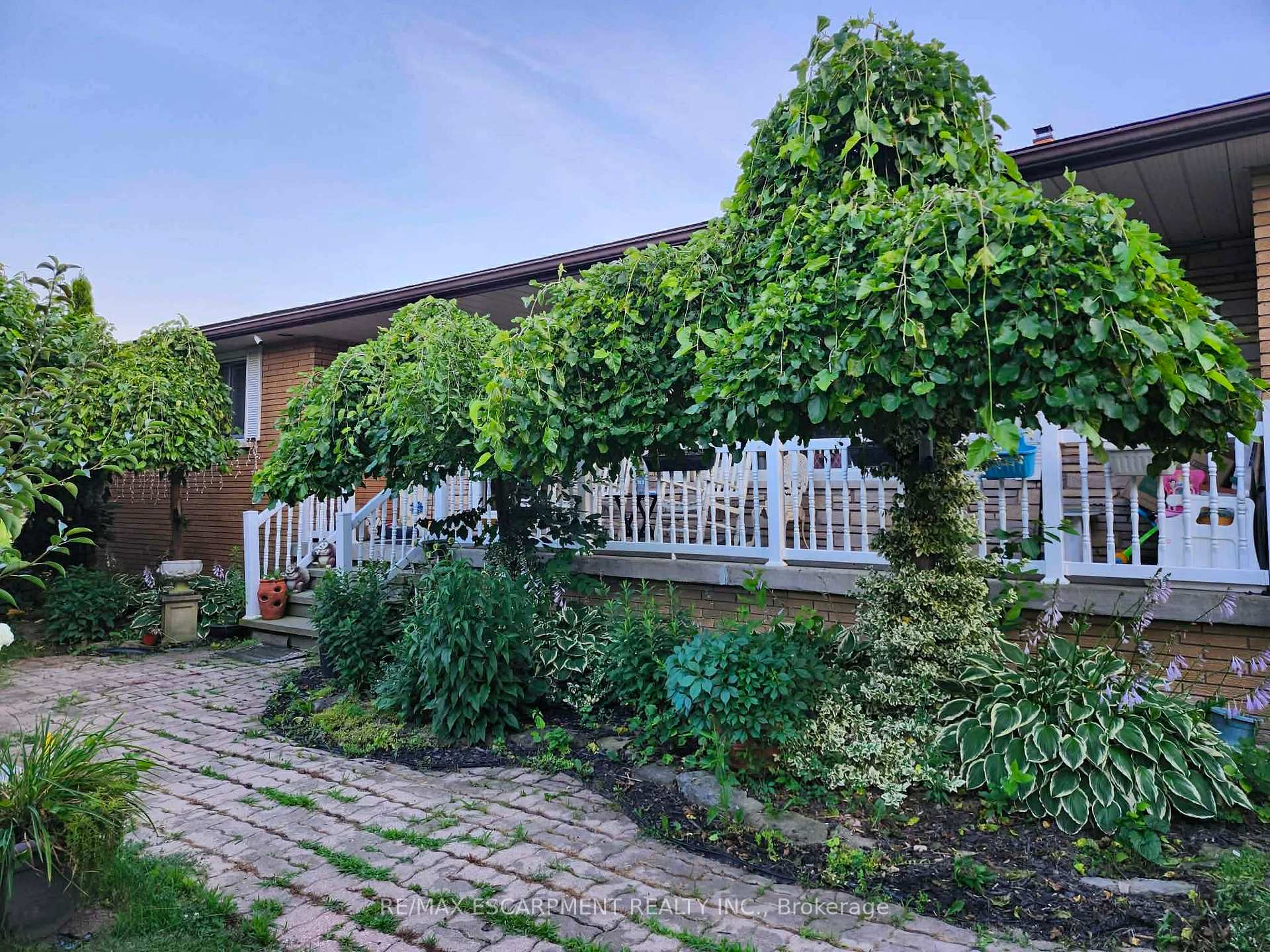 1549 Guyatt Road, Hamilton, ON, exterior