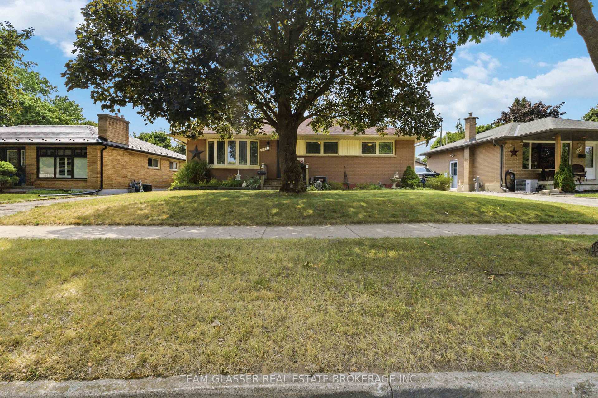 307 TWEEDSMUIR Avenue, London East, ON, exterior