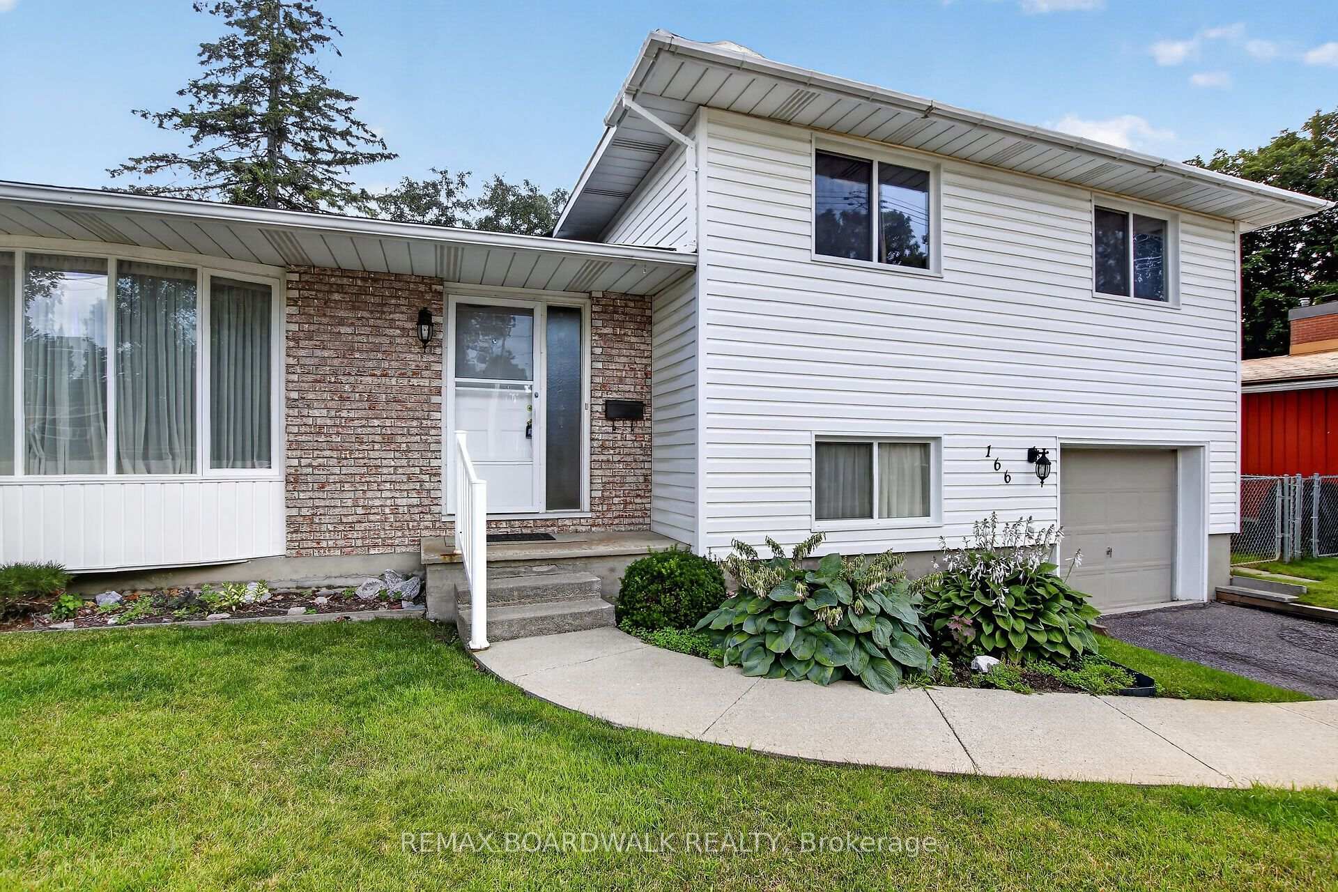 166 Dan Street, Arnprior, ON, exterior