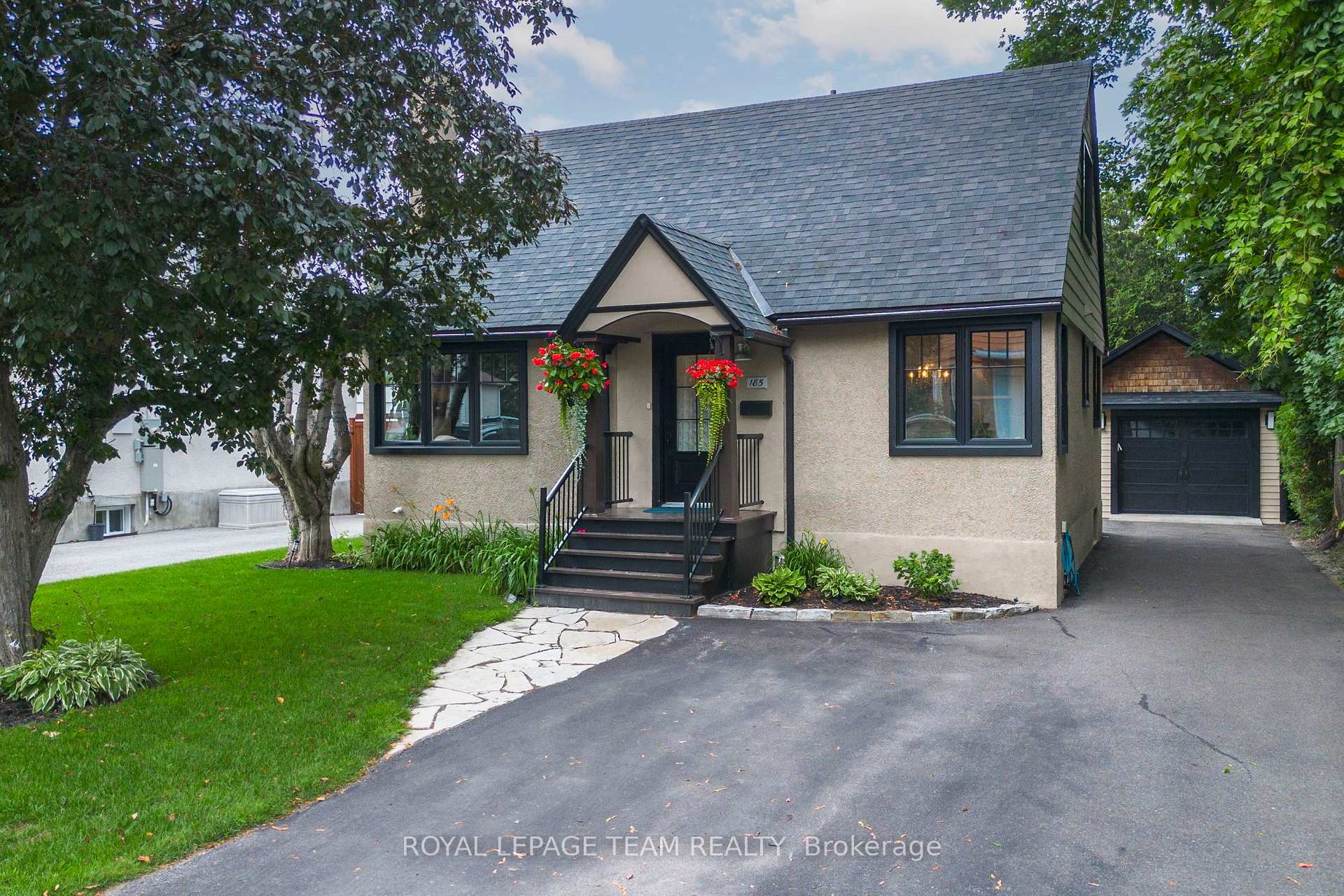 185 Camelia Avenue, Manor Park - Cardinal Glen and Area, ON, exterior