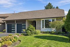 2390 Sinclair Circle, Burlington, ON, exterior