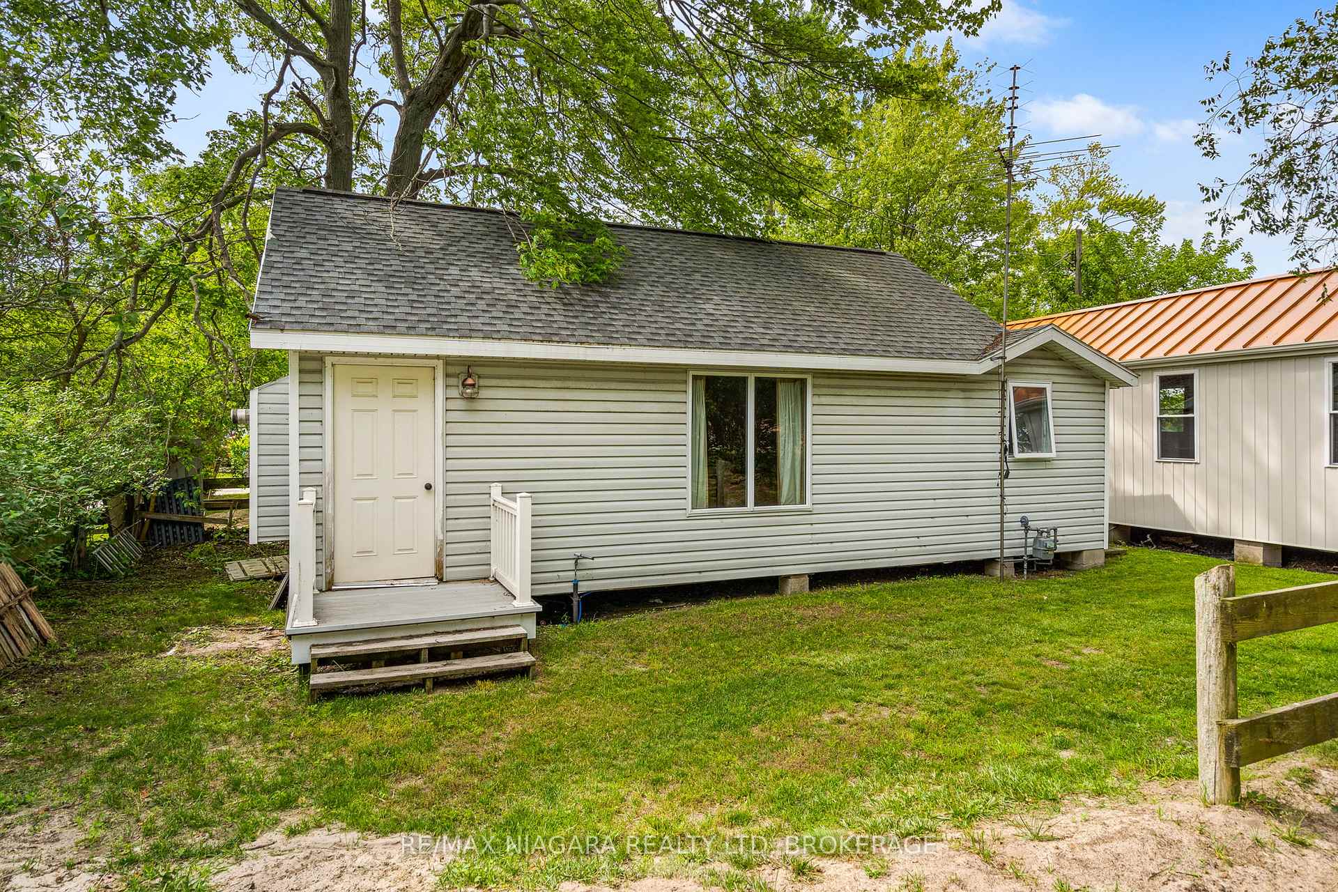 12213 Lakeshore Road, Wainfleet, ON, exterior