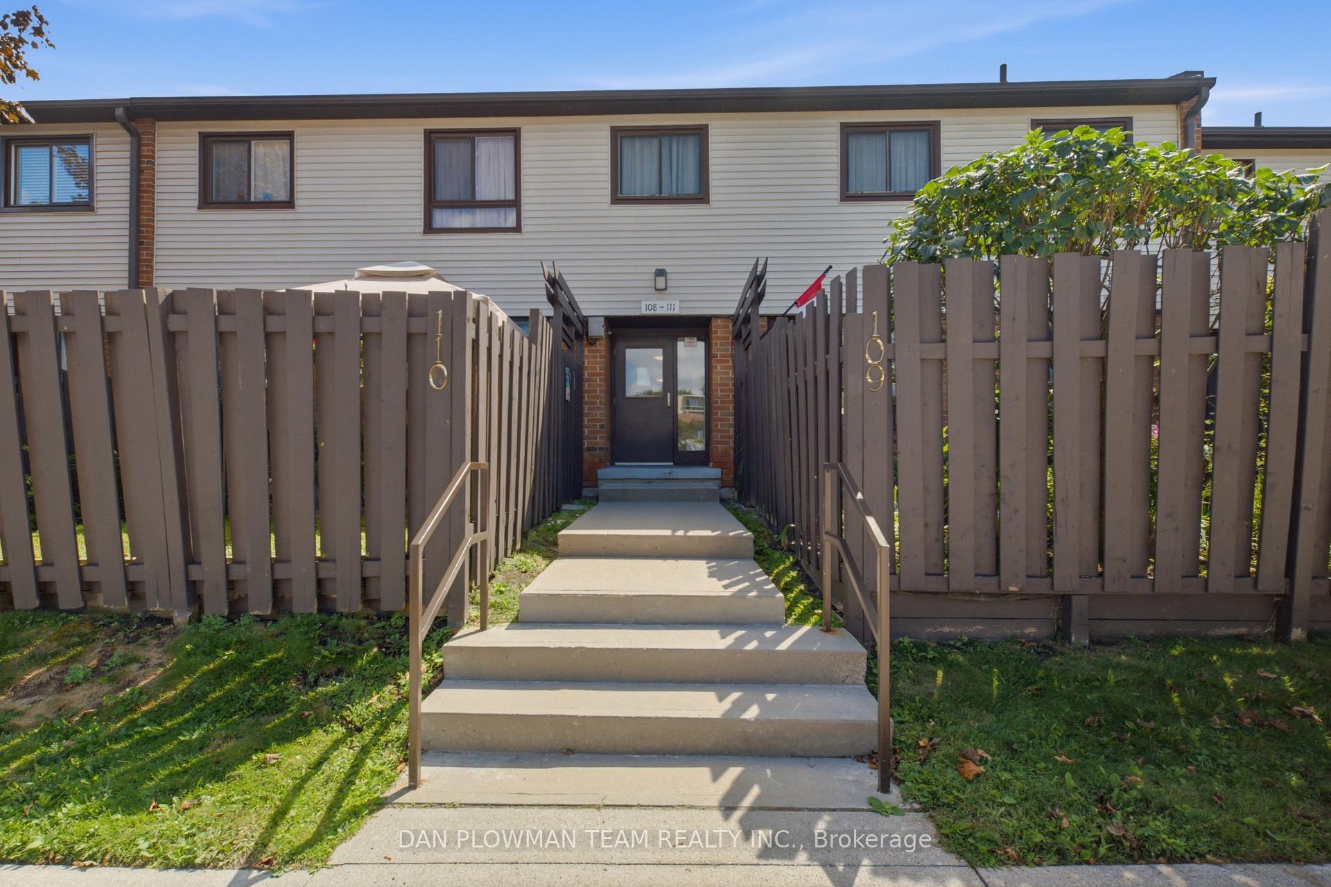 108 - 960 Glen Street, Oshawa, ON, exterior