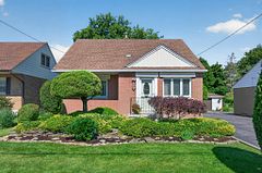 476 East 37th Street, Hamilton, ON, exterior