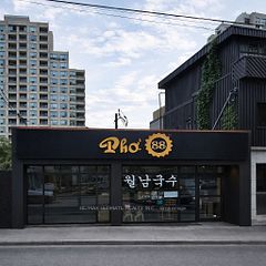 5197 Yonge Street, Toronto C14, ON, exterior