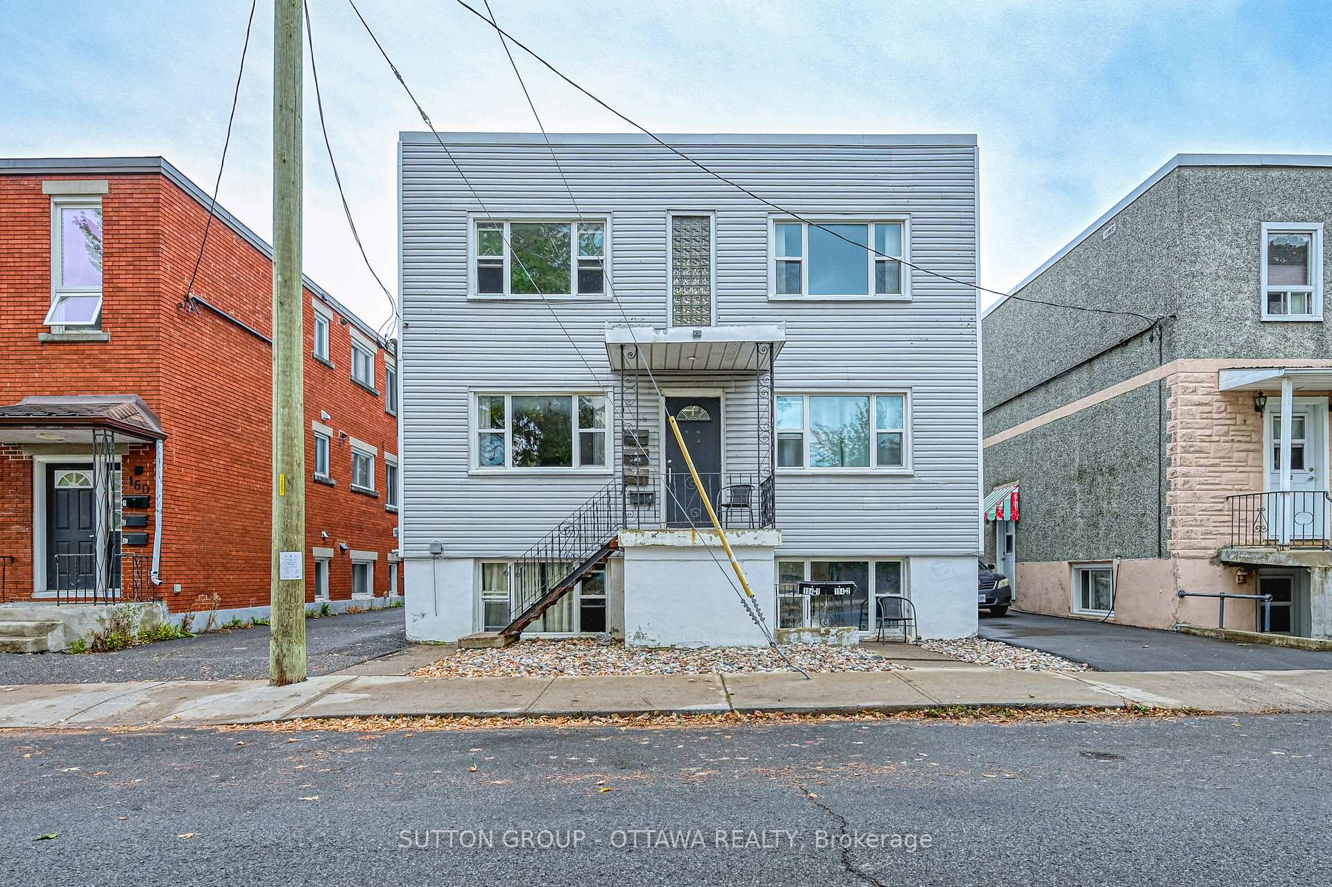 154-156 Dagmar Avenue, Vanier and Kingsview Park, ON, exterior
