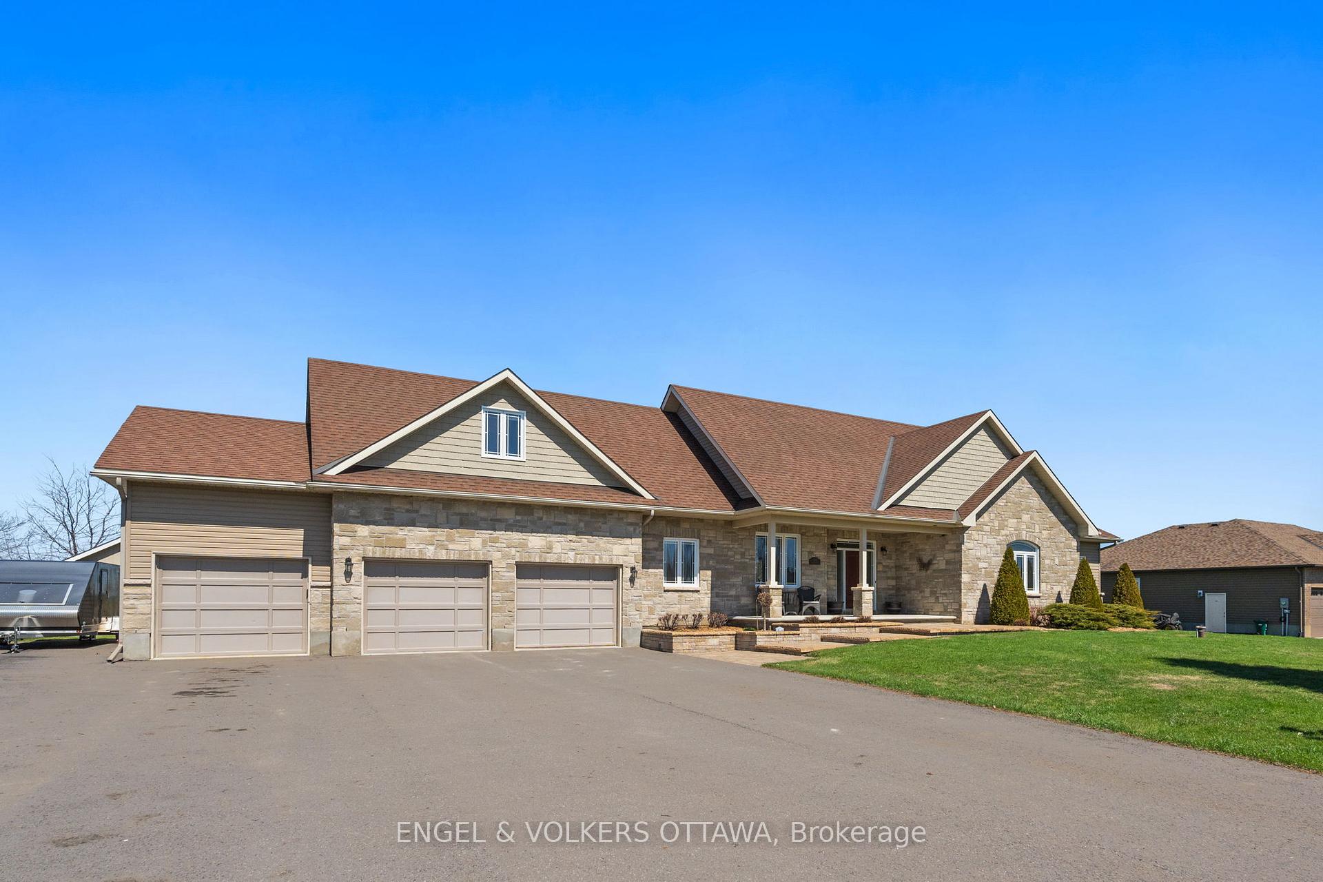 5579 Lombardy Drive, Greely - Metcalfe - Osgoode - Vernon and Area, ON, exterior