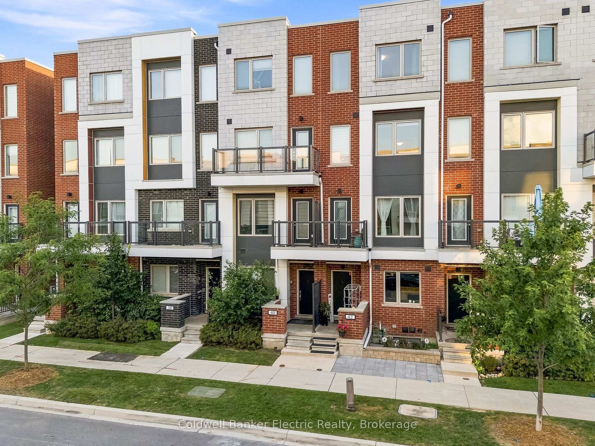 42 William Duncan Road, Toronto W05, ON, exterior