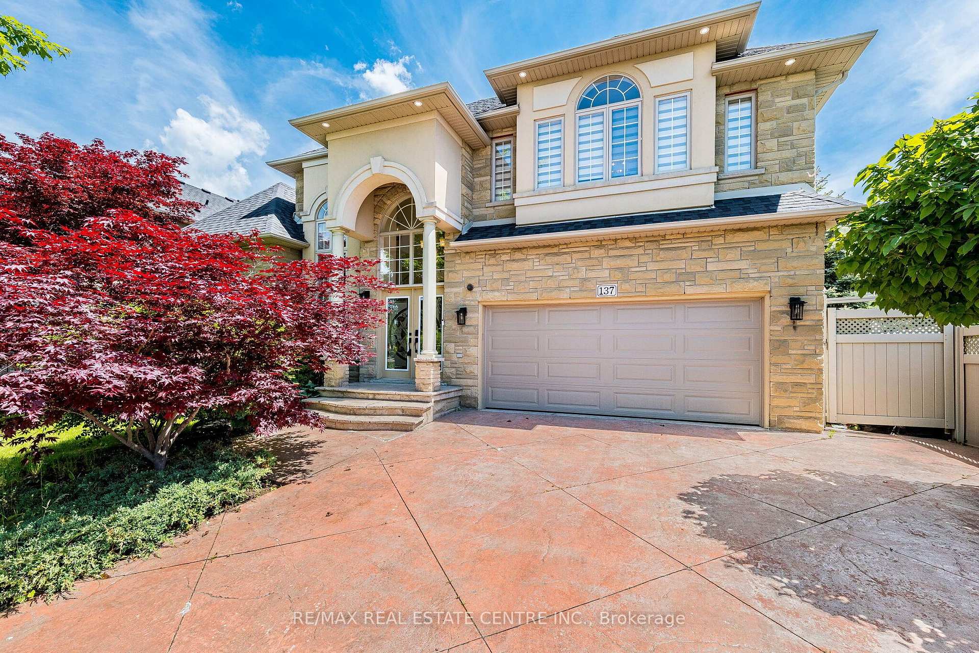 137 Cloverleaf Drive, Hamilton, ON, exterior
