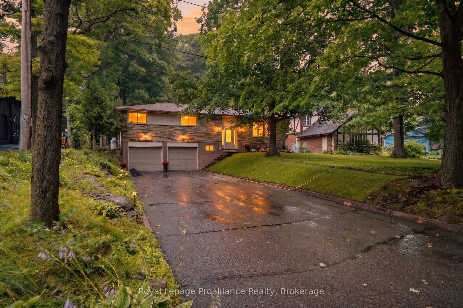 156 Pinehill Crescent, Belleville, ON, exterior