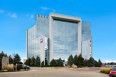 901 - 5500 North Service Road, Burlington, ON, exterior
