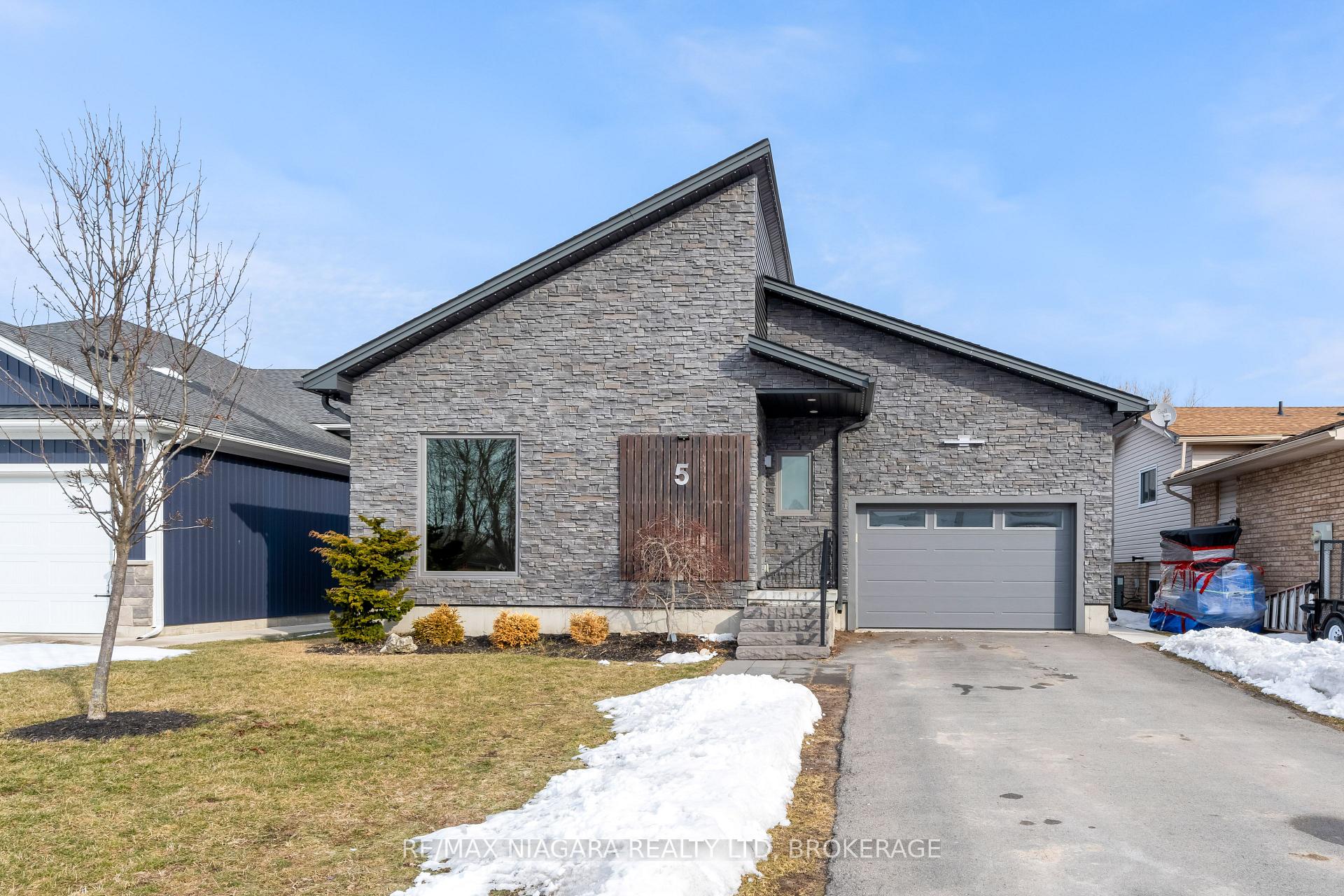 5 Heron Pointe Road, Port Colborne, ON, exterior