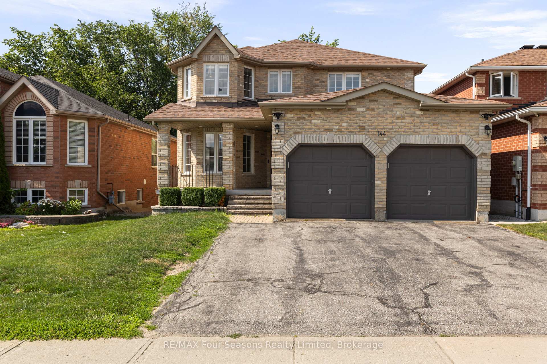 144 Country Lane, Barrie, ON, exterior